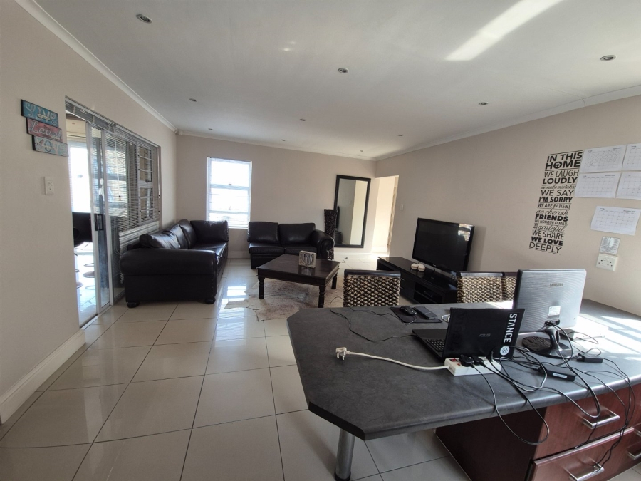4 Bedroom Property for Sale in Bluewater Bay Eastern Cape